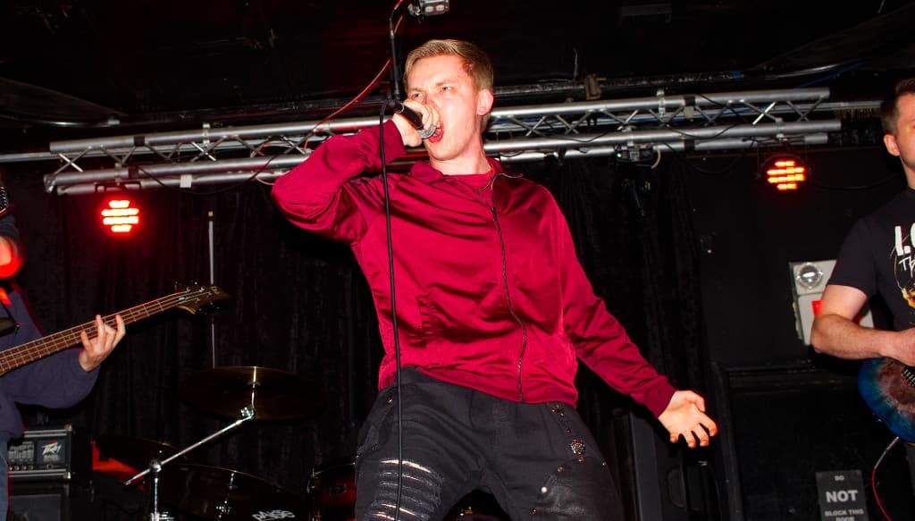 Rawr on vocals — Live Wire, Chicago, IL.